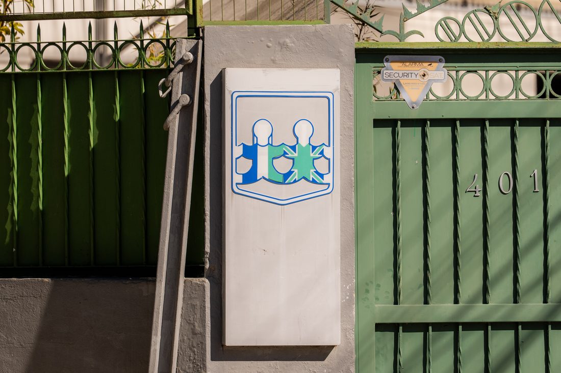 Entrada del colegio en Sector Agua Santa